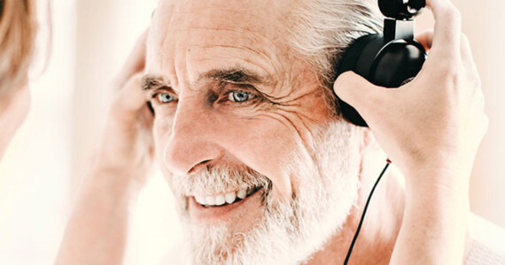 Hörakustiker empfehlen einen regelmässigen Hörtest (Quelle: Neuroth)